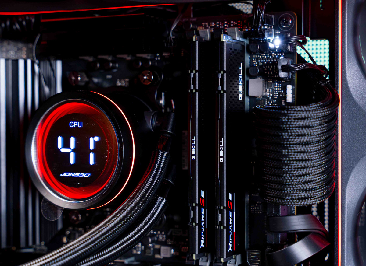 PC TTG AMD GAMING LUXURY RYZEN 7 7800X3D - RTX 5070 Ti 16GB BLACK