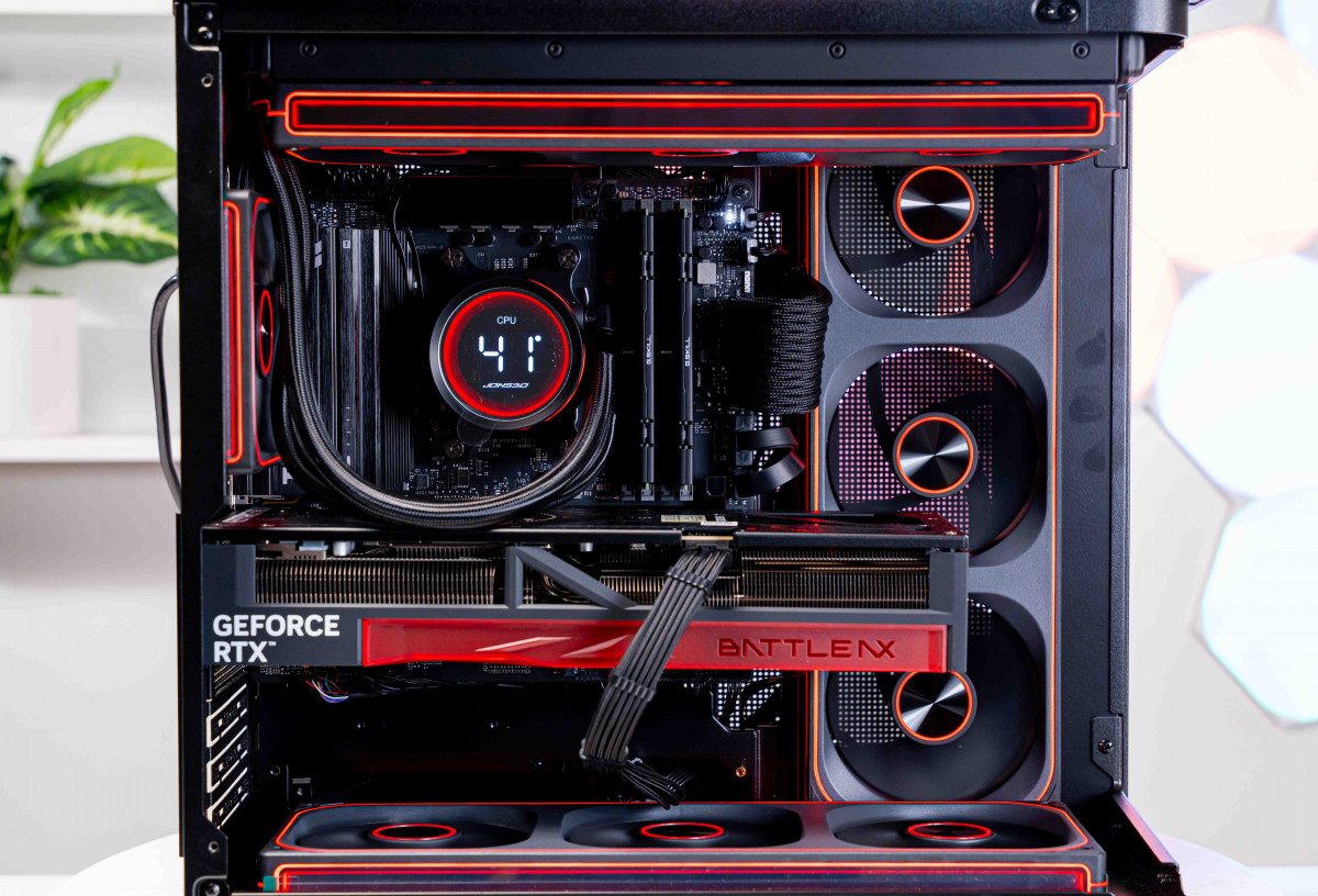 PC TTG AMD GAMING LUXURY RYZEN 7 7800X3D - RTX 5070 Ti 16GB BLACK