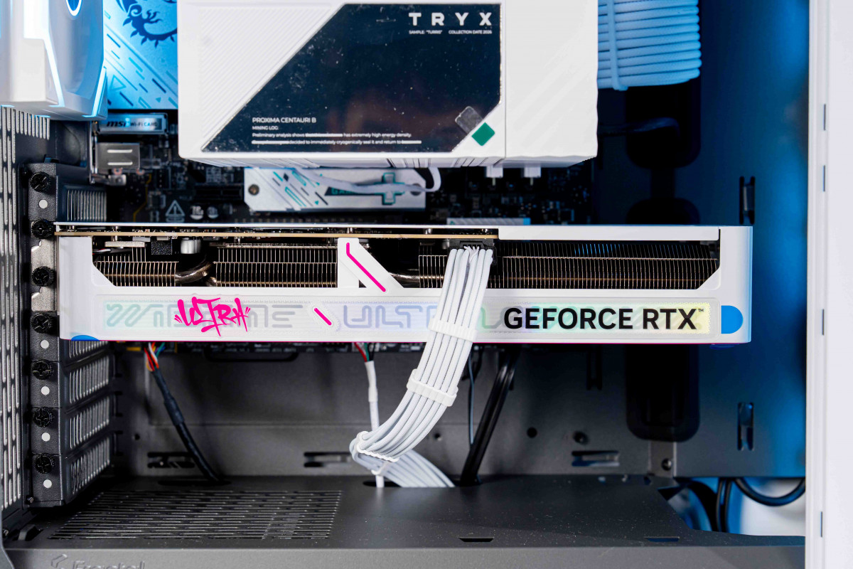 PC TTG Fractal Design Gaming Ryzen 7 9800X3D - RTX 5070 12GB OC WHITE