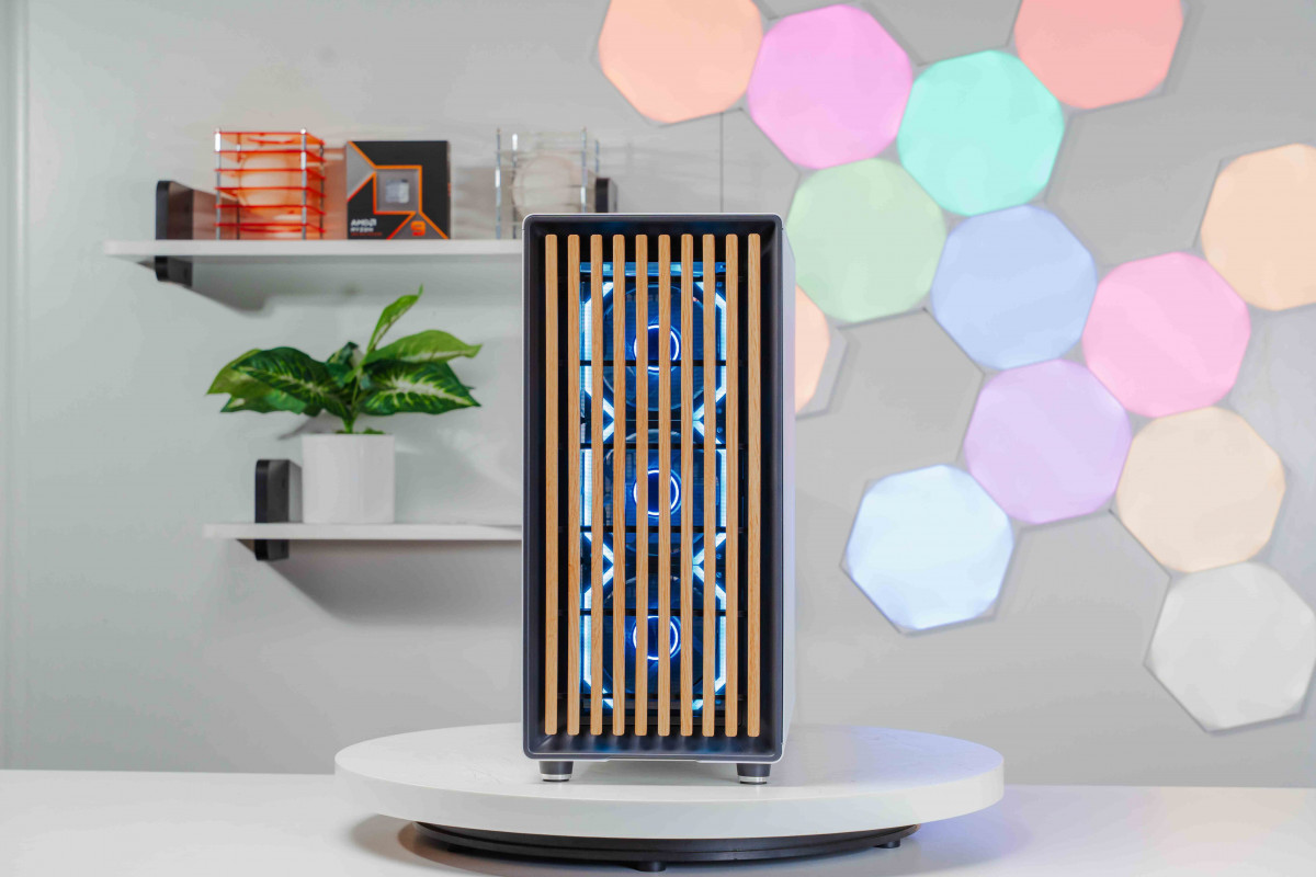 PC TTG Fractal Design Gaming Ryzen 7 9800X3D - RTX 5070 12GB OC WHITE