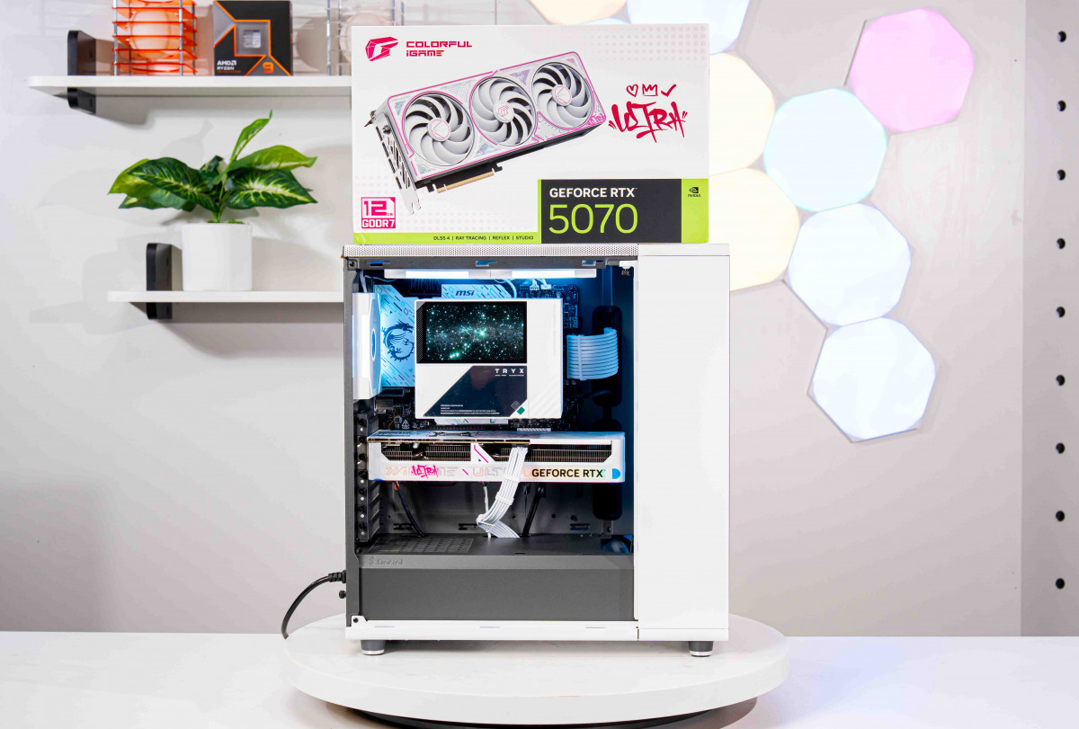 PC TTG Fractal Design Gaming Ryzen 7 9800X3D - RTX 5070 12GB OC WHITE