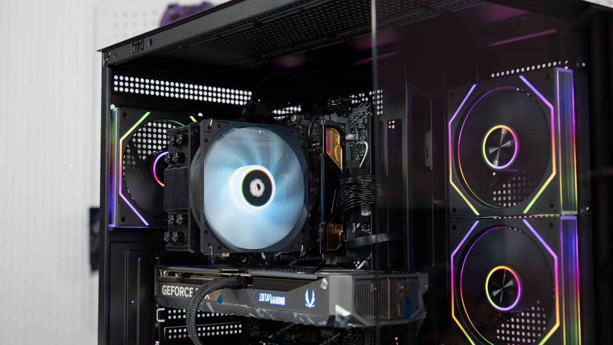 PC AMD GAMING ULTRA TTG RYZEN 7 7700 | 16GB DDR5 | RTX 5070 12GB OC