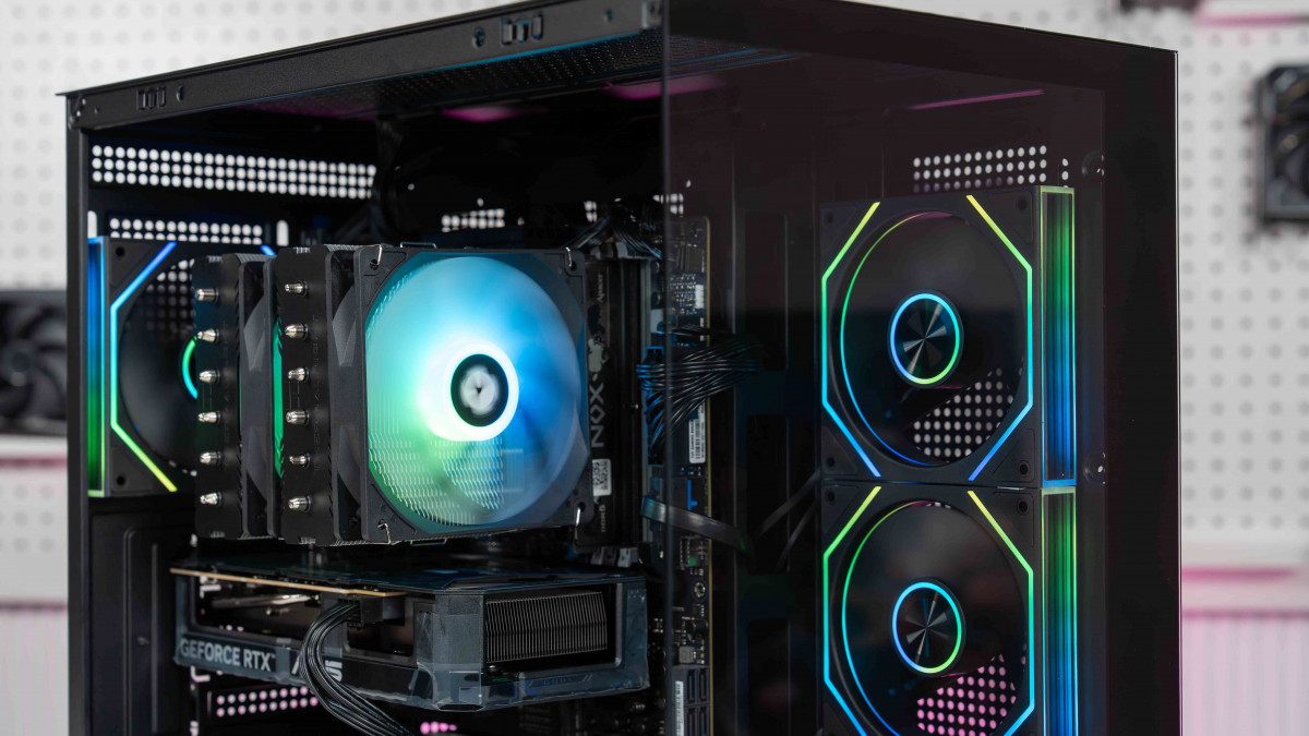 PC AMD GAMING TTG PRO RYZEN 7 7800X3D | 16GB DDR5 | RTX 5060 Ti 16GB OC