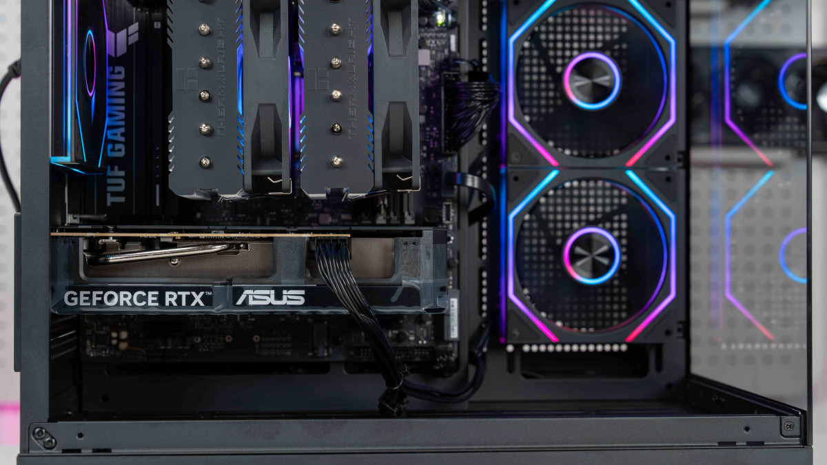 PC AMD GAMING TTG PRO RYZEN 7 7800X3D | 16GB DDR5 | RTX 5060 Ti 16GB OC