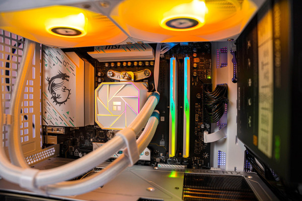 PC MINI TTG GAMING PRO RYZEN 7 7800X3D - RTX 5070 TI 16GB OC ULTRA WHITE