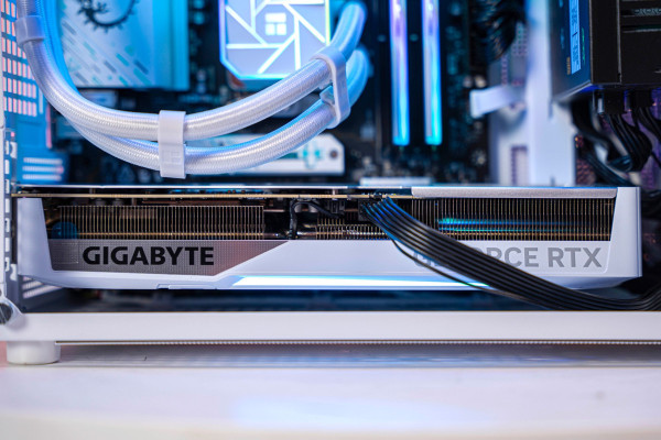 PC MINI TTG GAMING PRO RYZEN 7 7800X3D - RTX 5070 TI 16GB OC ULTRA WHITE