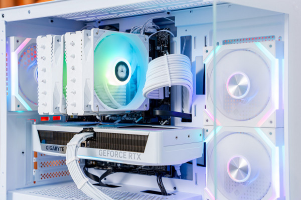 PC AMD GAMING PRO RYZEN 7 7800X3D - RTX 5070 12GB OC WHITE (All NEW - Bảo hành 36 tháng)