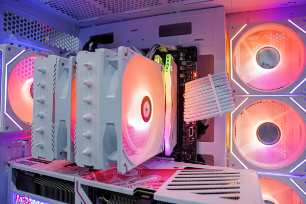 PC TTG GAMING i7 14700KF - RTX 5070 12GB OC WHITE (All NEW - Bảo hành 36 tháng)