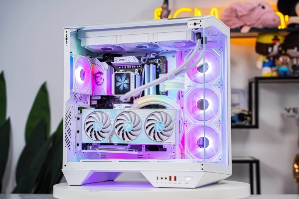PC SUPER LUXURY AMD GAMING RYZEN 7 7800X3D - RTX 5070 12GB OC ULTRA WHITE (All NEW - Bảo hành 36 tháng)