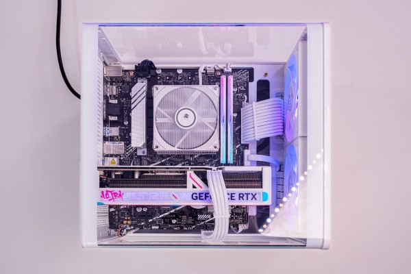 PC MINI TTG HIGH PERFORMANCE i5 14500 - RTX 5060 Ti 16GB WHITE