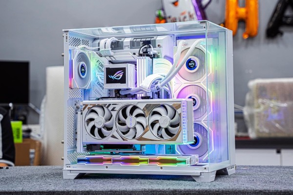 PC ROG STRIX GAMING LUXURY RYZEN 9 9950X3D - RTX 5090 32GB OC WHITE