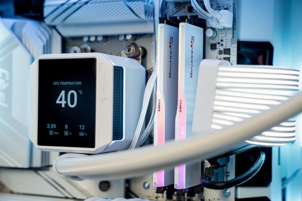 PC AMD GAMING SUPER  LUXURY RYZEN 9 9950X3D - RX 9070 XT 16GB WHITE