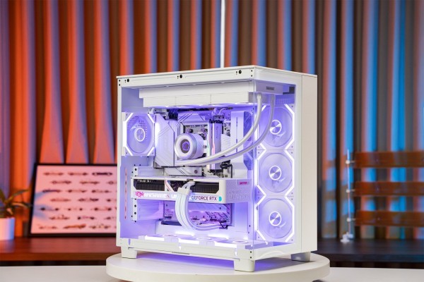 PC AMD GAMING SUPER LUXURY RYZEN 7 9800X3D - RTX 5070 Ti 16GB OC WHITE