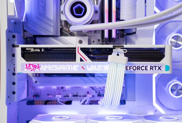 PC AMD GAMING SUPER LUXURY RYZEN 7 9800X3D - RTX 5070 Ti 16GB OC WHITE