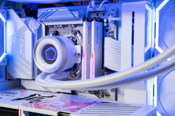 PC AMD GAMING SUPER LUXURY RYZEN 7 9800X3D - RTX 5070 Ti 16GB OC WHITE