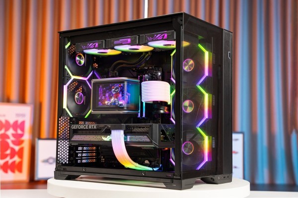 PC SUPER LUXURY ROG STRIX GAMING RYZEN 7 9800X3D - RTX 5070 12GB OC
