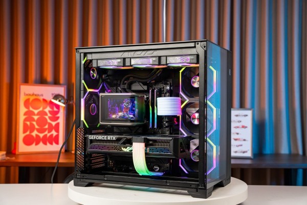 PC SUPER LUXURY ROG STRIX GAMING RYZEN 7 9800X3D - RTX 5070 12GB OC