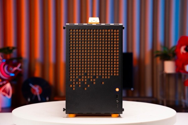 PC MINI AMD GAMING SUPER LUXURY RYZEN 9 9950X3D - RTX 5070 Ti 16GB COSMIC ORANGE