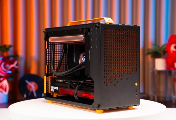 PC MINI AMD GAMING SUPER LUXURY RYZEN 9 9950X3D - RTX 5070 Ti 16GB COSMIC ORANGE