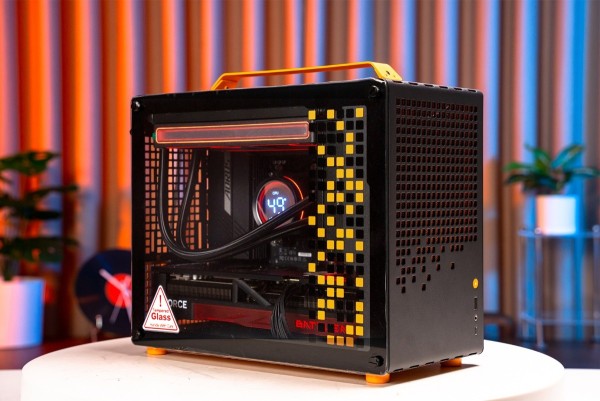 PC MINI AMD GAMING SUPER LUXURY RYZEN 9 9950X3D - RTX 5070 Ti 16GB COSMIC ORANGE
