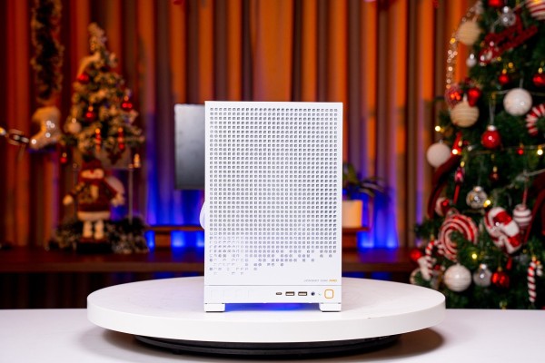 PC MINI AMD GAMING PRO RYZEN 7 7800X3D - RTX 5070 12GB OC WHITE