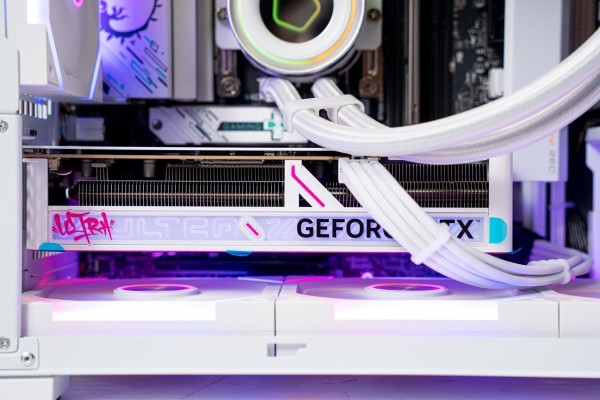 PC MINI AMD GAMING PRO RYZEN 7 7800X3D - RTX 5070 12GB OC WHITE