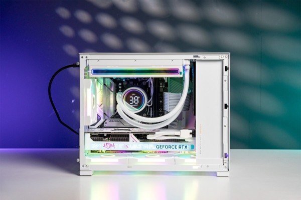 PC MINI AMD GAMING PRO RYZEN 7 7800X3D - RTX 5070 12GB OC WHITE