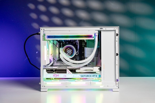 PC MINI AMD GAMING PRO RYZEN 7 7800X3D - RTX 5070 12GB OC WHITE