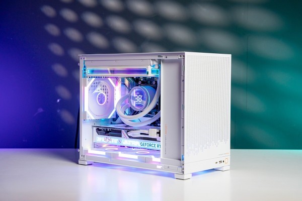 PC MINI AMD GAMING PRO RYZEN 7 7800X3D - RTX 5070 12GB OC WHITE
