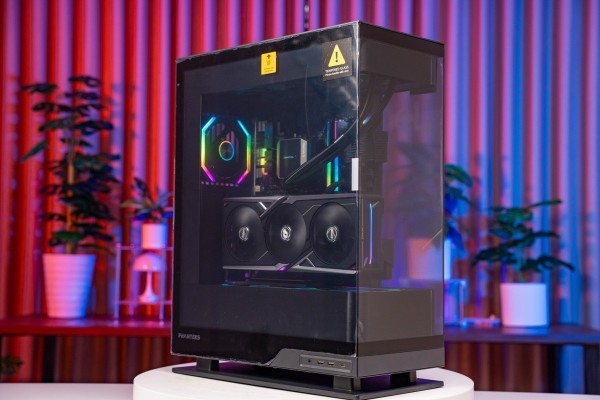 PC TTG AMD GAMING LUXURY RYZEN 7 9800X3D - RTX 5070 12GB OC BLACK