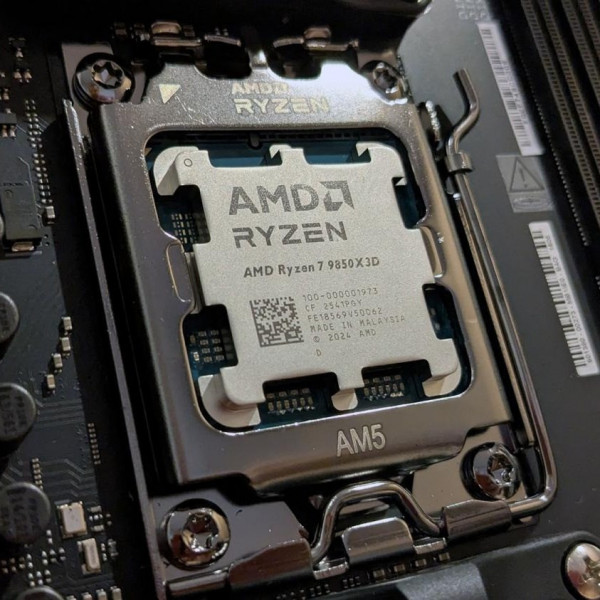 CPU AMD Ryzen 7 9850X3D (8 Nhân 16 Luồng | 5.6GHz | 96MB Cache L3 | AM5) - TRAY
