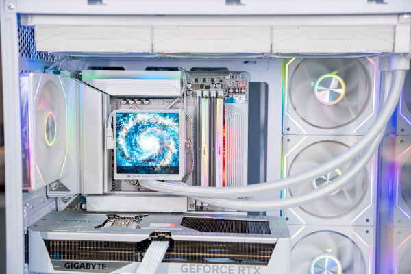 PC TTG AMD GAMING LUXURY RYZEN 7 9850X3D - RTX 5070 12GB OC WHITE - TẶNG KÈM MÀN HÌNH 27 Inch 2K