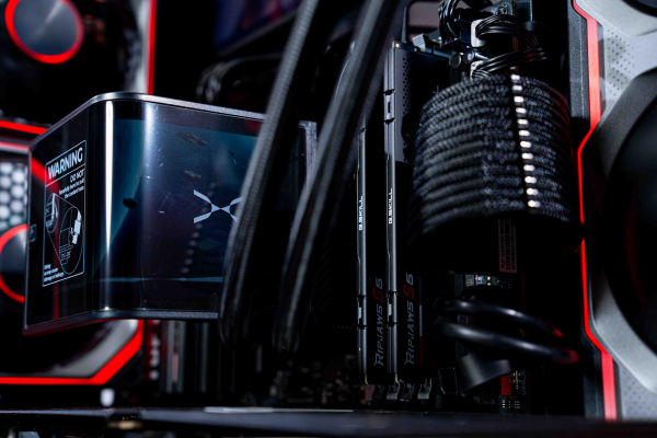 PC TTG AMD GAMING LUXURY RYZEN 7 9800X3D - RTX 5070 Ti 16GB