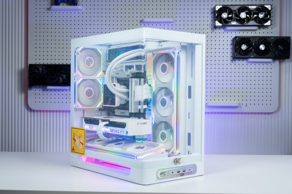PC TTG AMD GAMING LUXURY RYZEN 7 9800X3D - RTX 5070 12GB OC WHITE