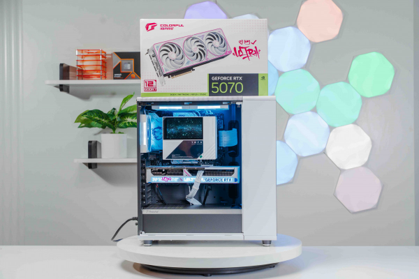 PC TTG Fractal Design Gaming Ryzen 7 9800X3D - RTX 5070 12GB OC WHITE